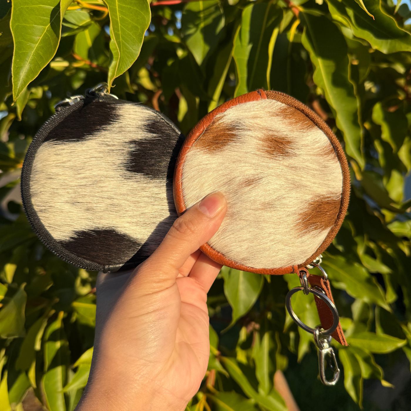 Cowhide Coin Zipper Round Wallet – Leather Lovers Leather Lovers