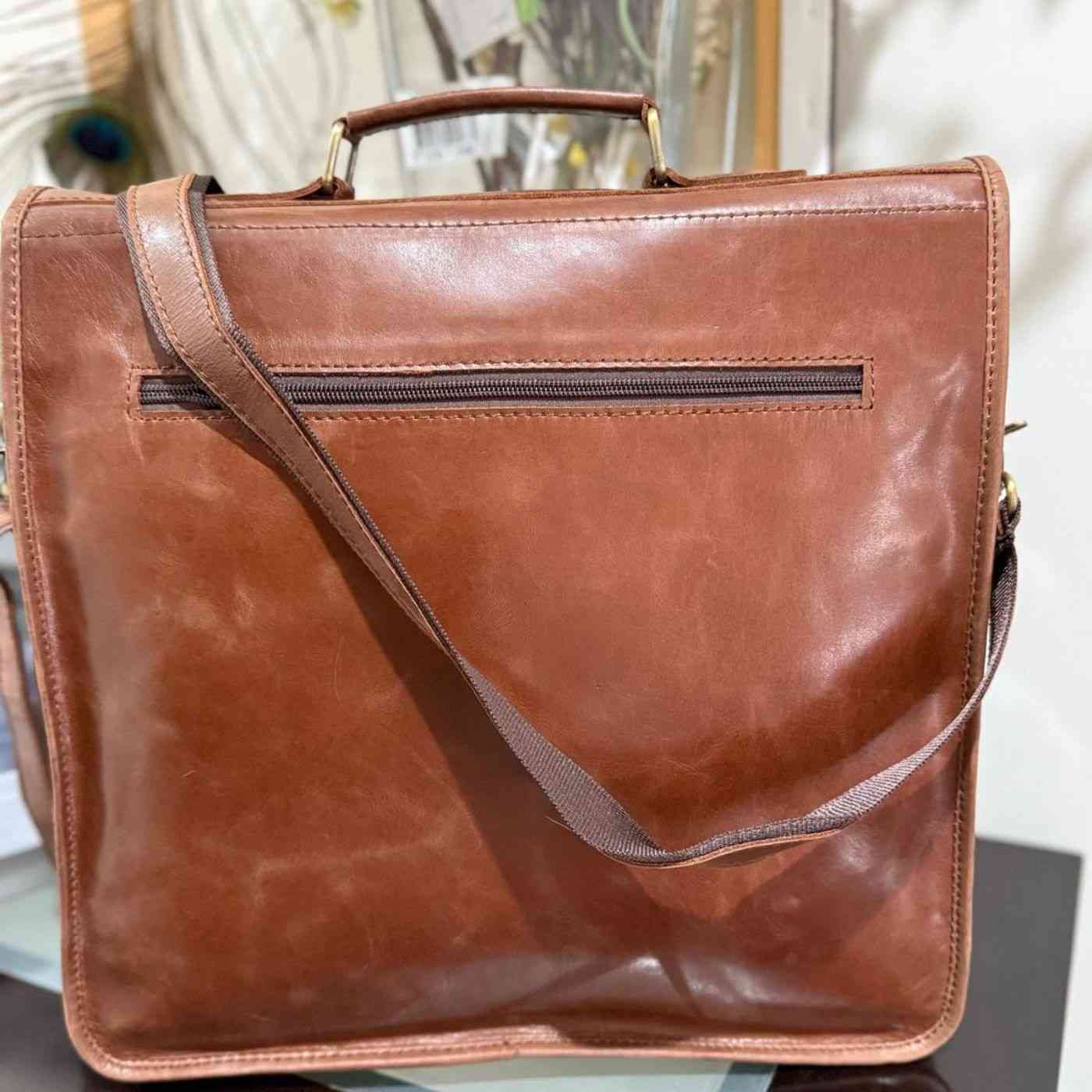 Laptop Messenger Bag – Sleek, Smart & Professional Carry Leather Lovers