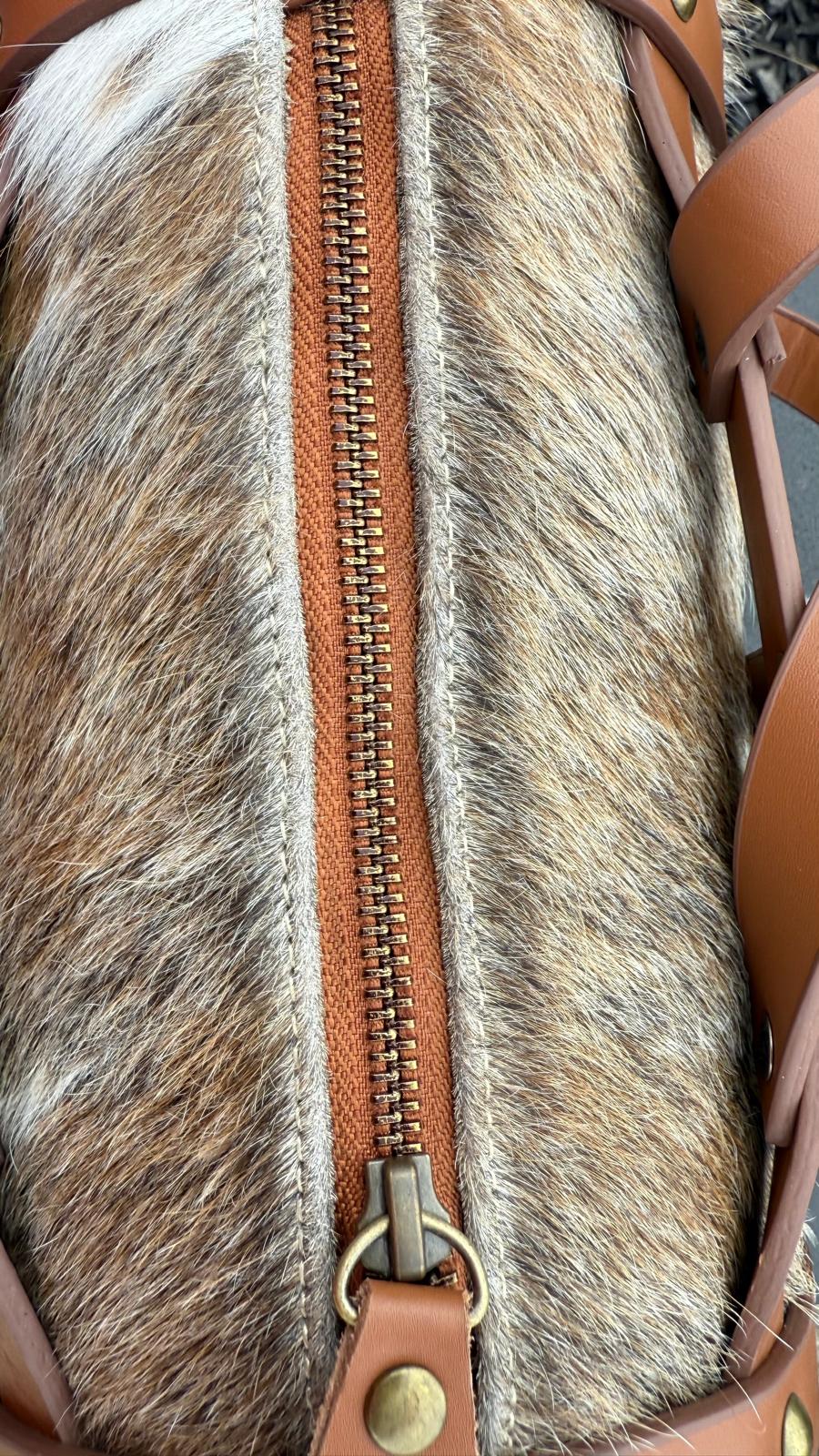 Shell Capsule Cowhide Leather Purse