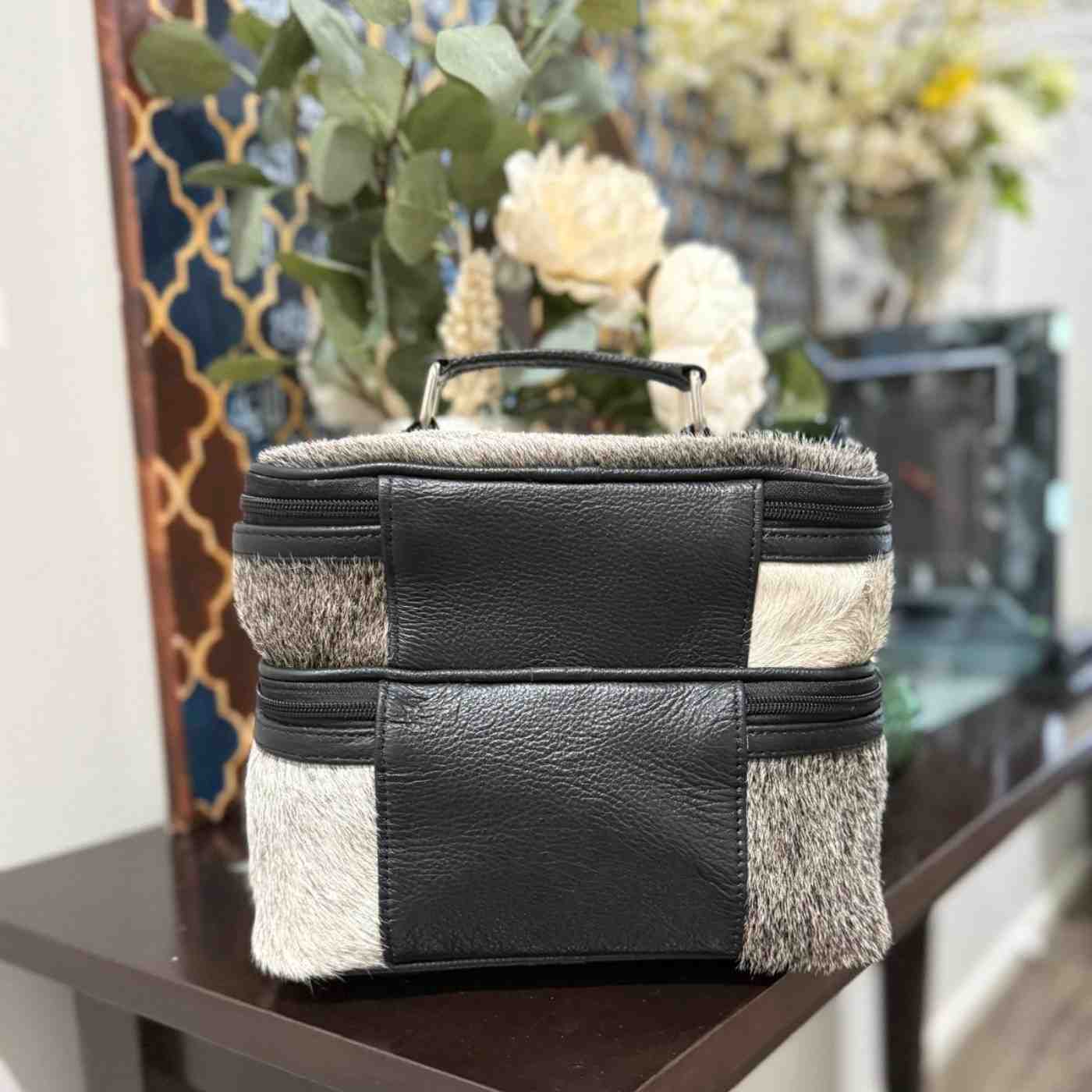 Cowhide Makeup Beauty Box – Cosmetic Case with Mirror Leather Lovers