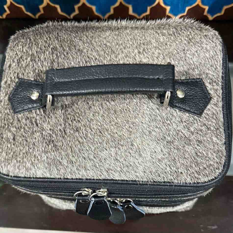 Cowhide Makeup Beauty Box – Cosmetic Case with Mirror Leather Lovers