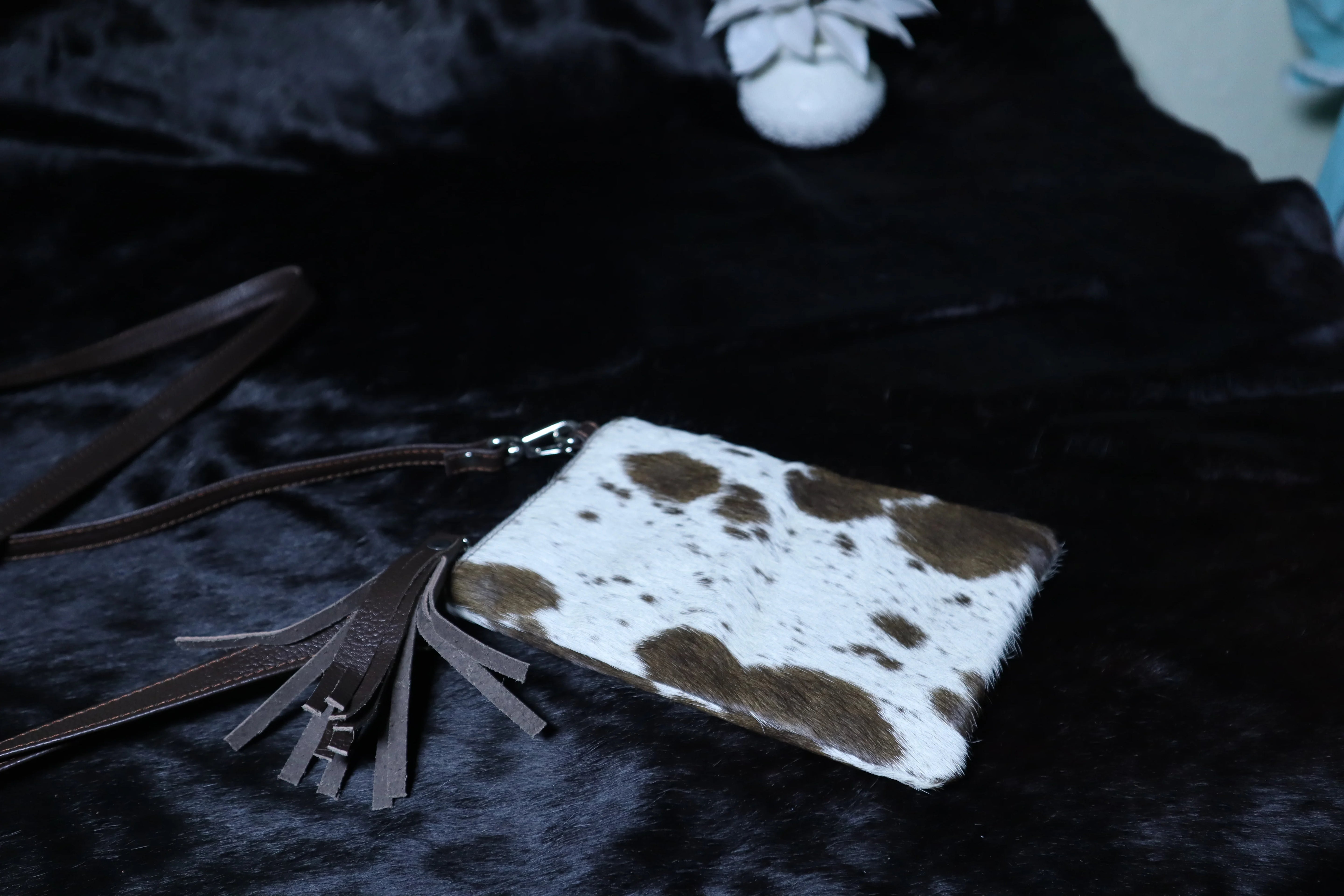Cowhide Mobile Pouch – Long Crossbody Phone Bag