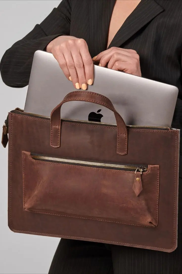 Slim Laptop Case – Stylish, Secure & Spacious Leather Bag Leather Lovers