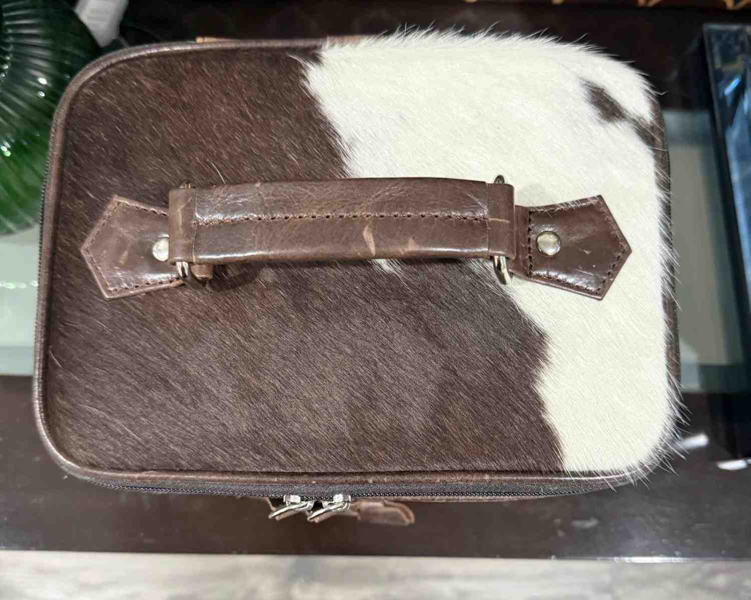 Cowhide Makeup Beauty Box – Cosmetic Case with Mirror Leather Lovers