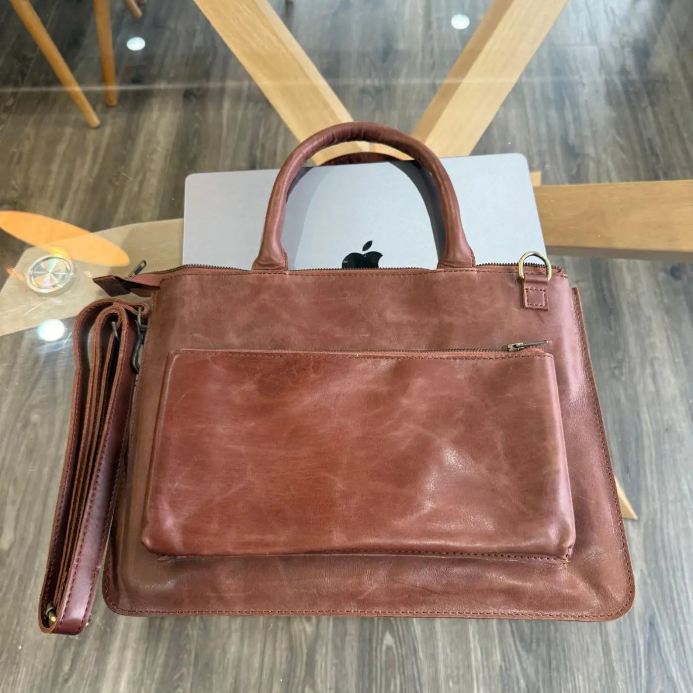 Slim Laptop Case – Stylish, Secure & Spacious Leather Bag Leather Lovers