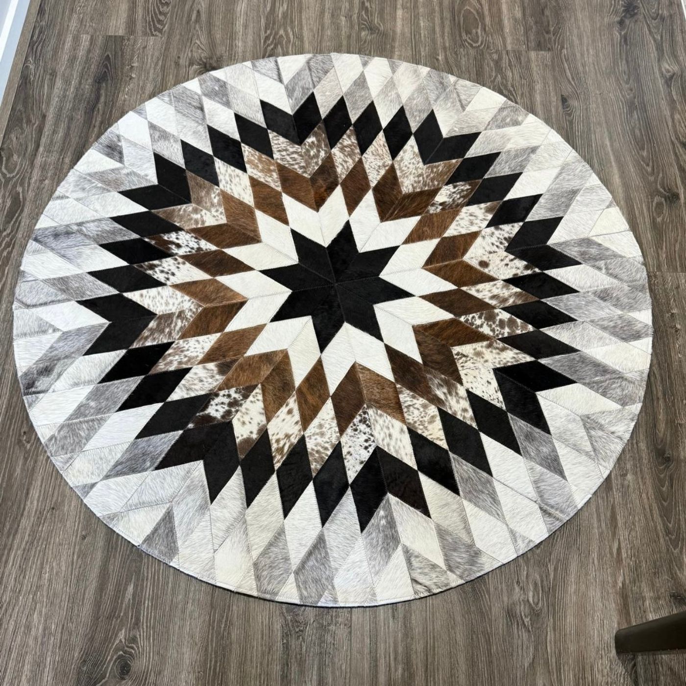 Cowhide Handmade Round Rug – Natural Leather Carpet