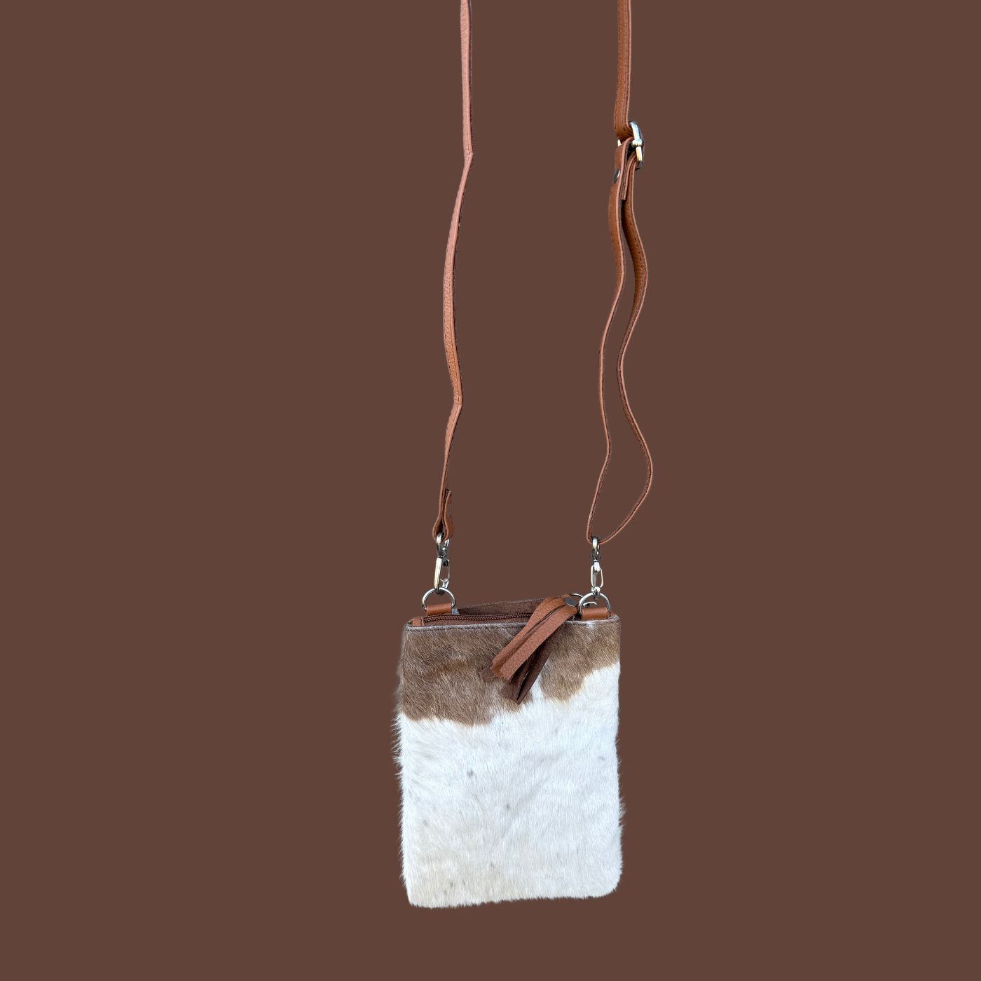 Cowhide Mobile Pouch – Adjustable for All Phone Sizes