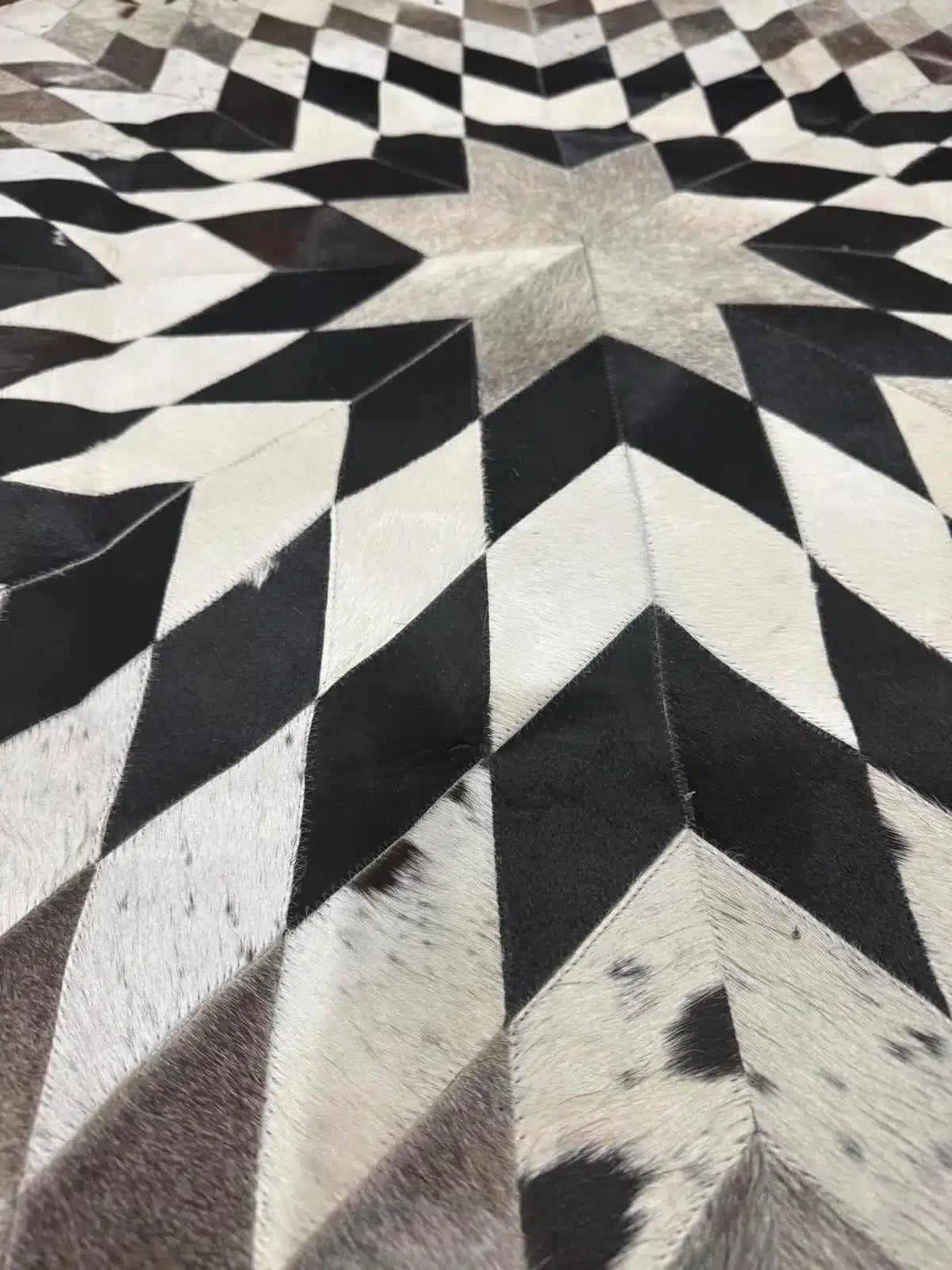 Cowhide Handmade Round Rug – Natural Leather Carpet
