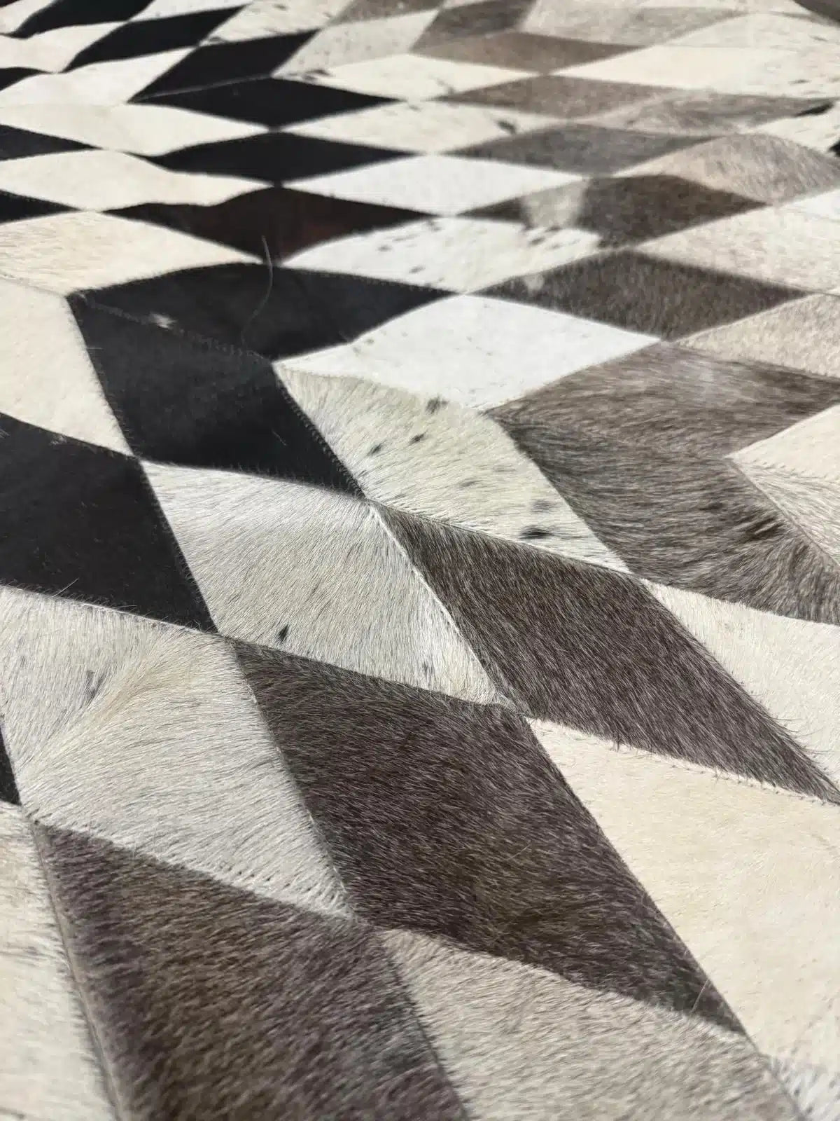 Cowhide Handmade Round Rug – Natural Leather Carpet
