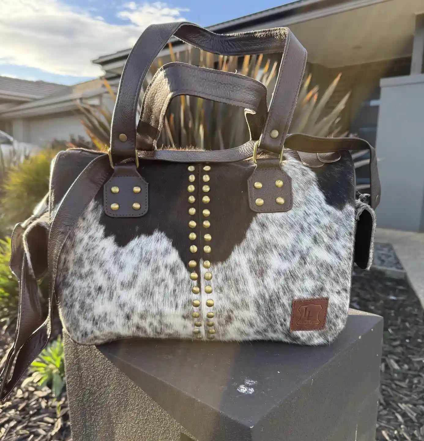 Small Cowhide Duffel Bag – Stylish Travel Bag with Adjustable Shoulder Strap