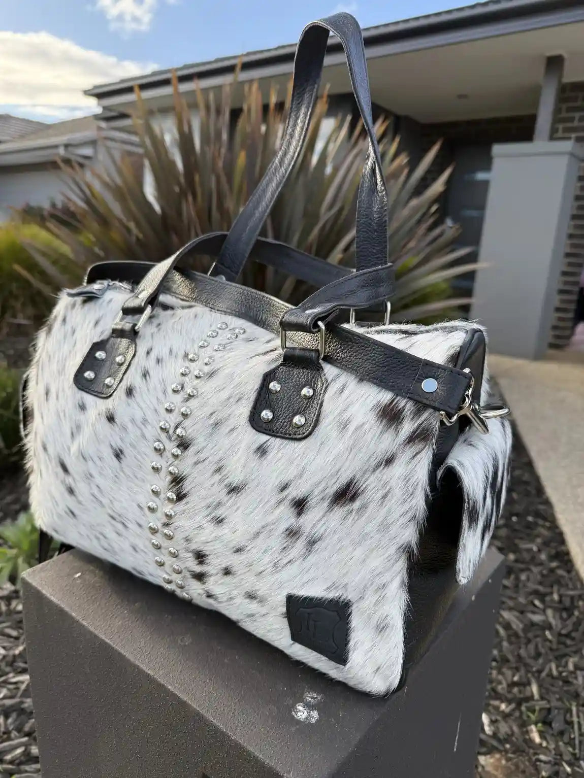 Small Cowhide Duffel Bag – Stylish Travel Bag with Adjustable Shoulder Strap