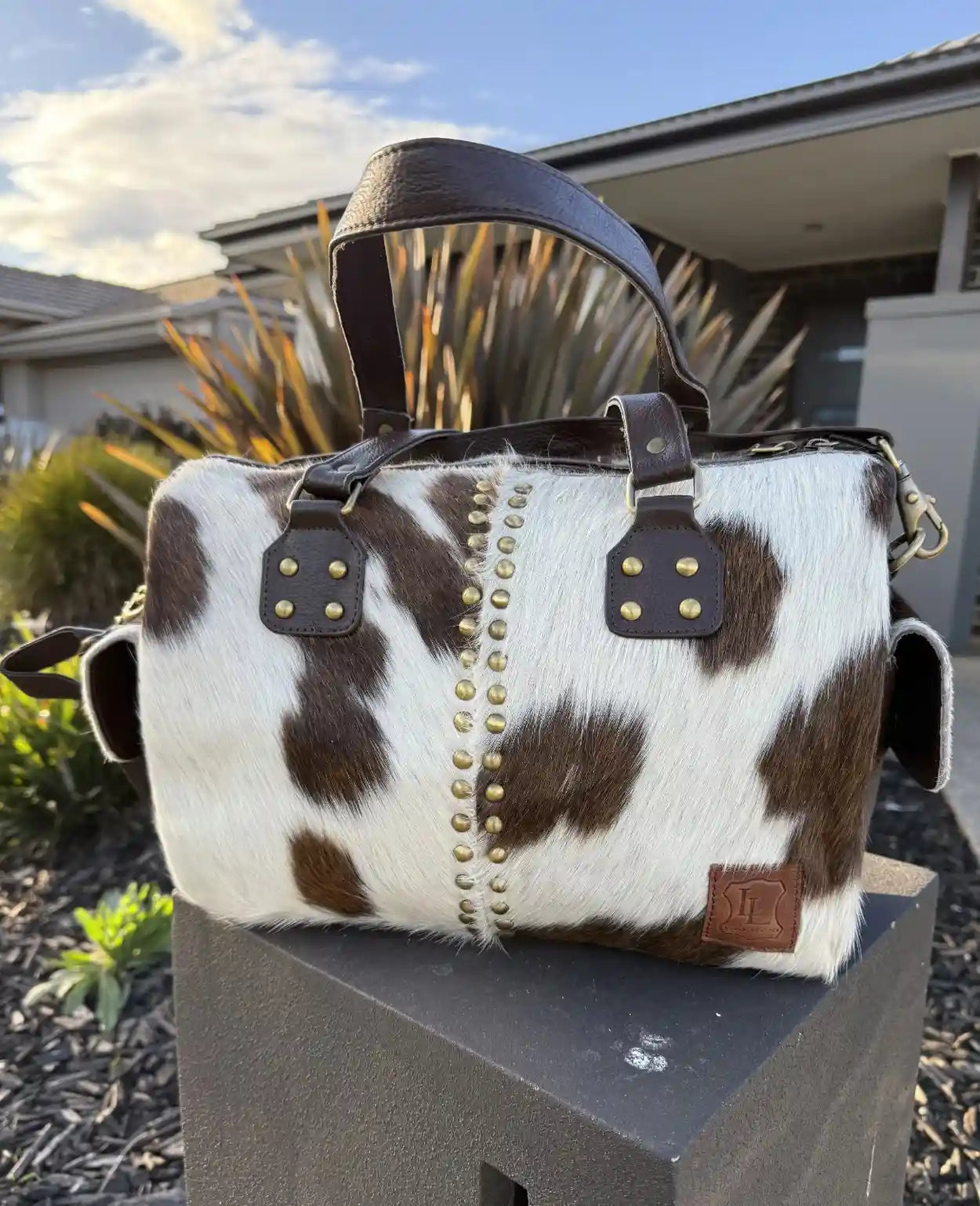Small Cowhide Duffel Bag – Stylish Travel Bag with Adjustable Shoulder Strap