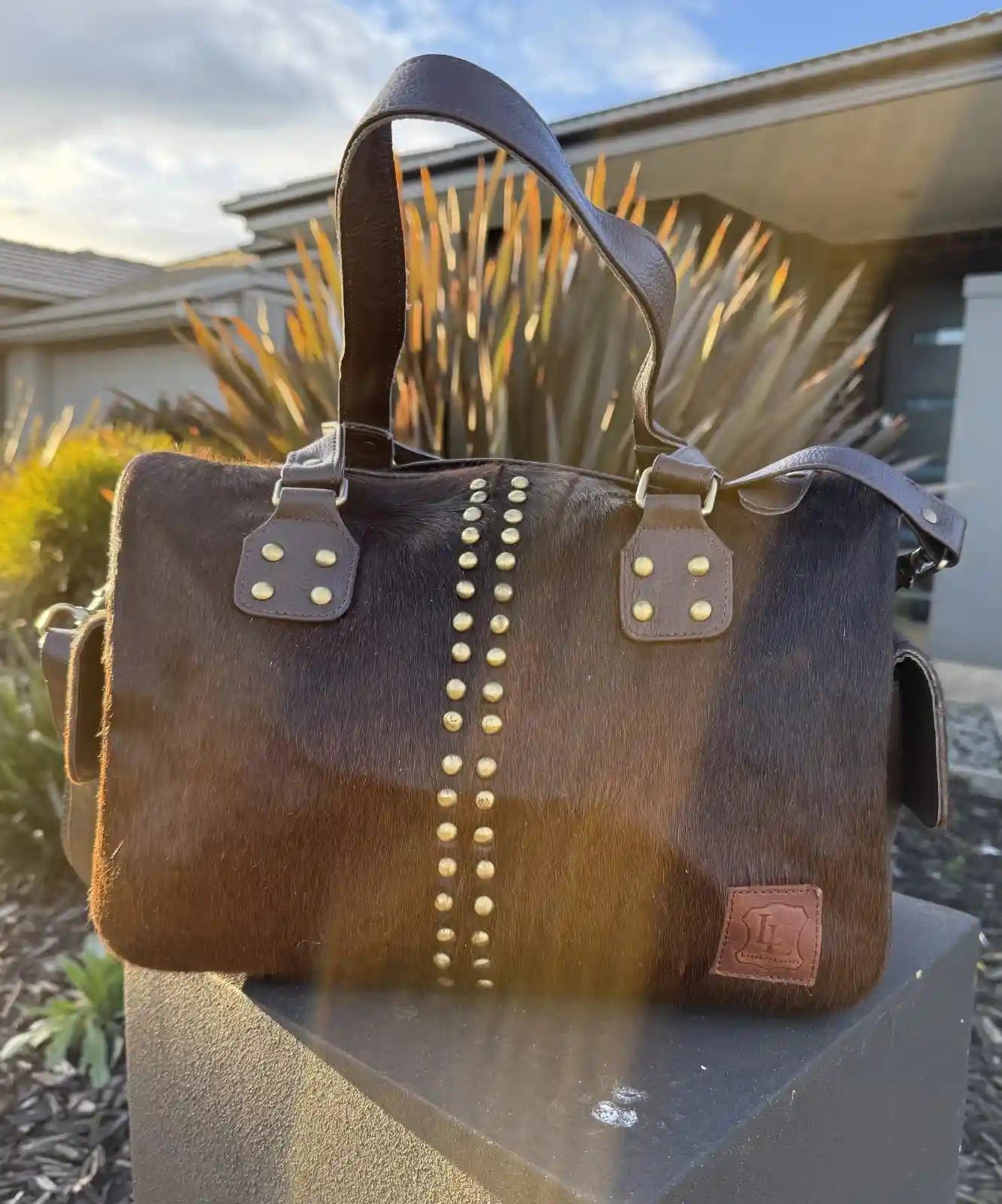 Small Cowhide Duffel Bag – Stylish Travel Bag with Adjustable Shoulder Strap