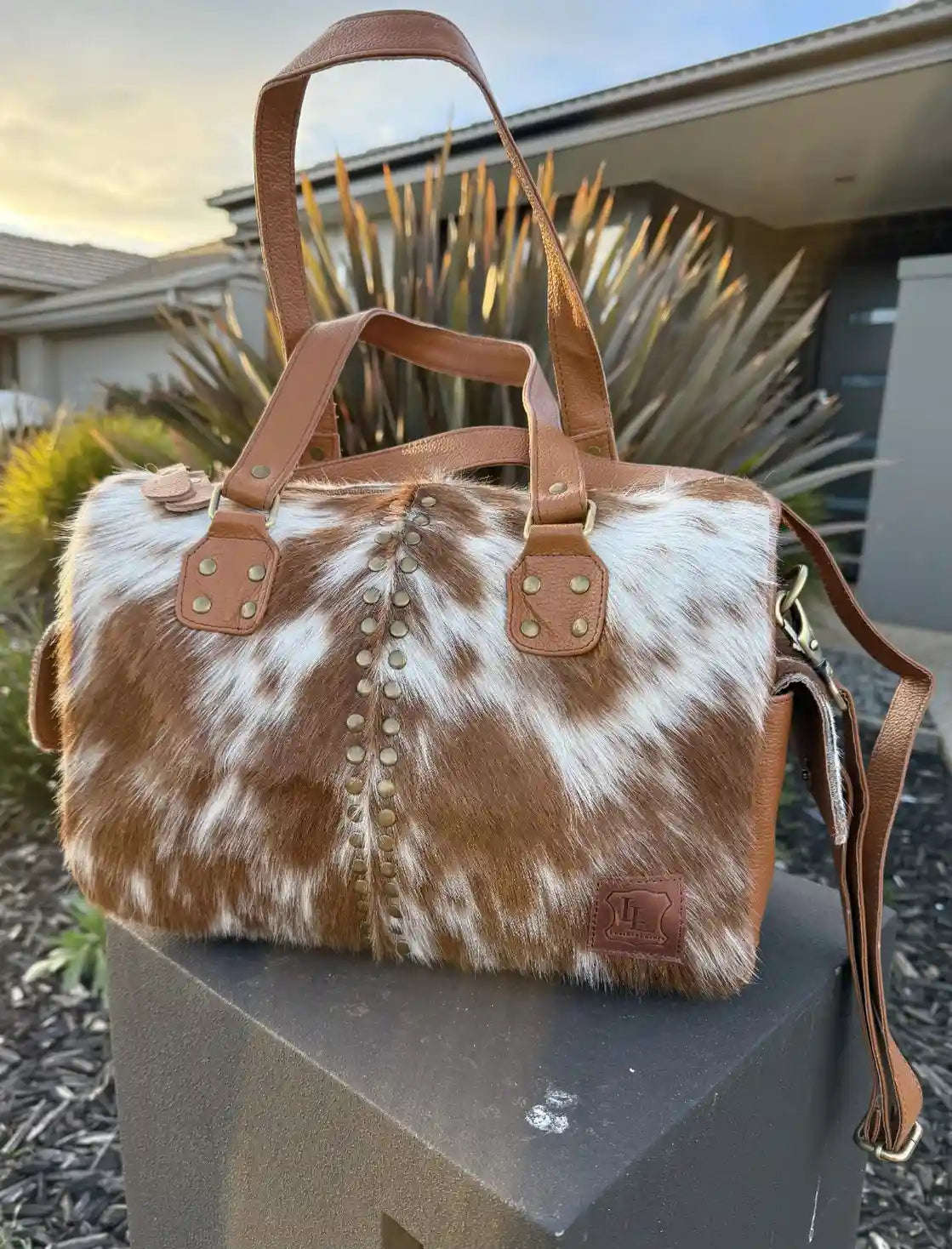 Small Cowhide Duffel Bag – Stylish Travel Bag with Adjustable Shoulder Strap