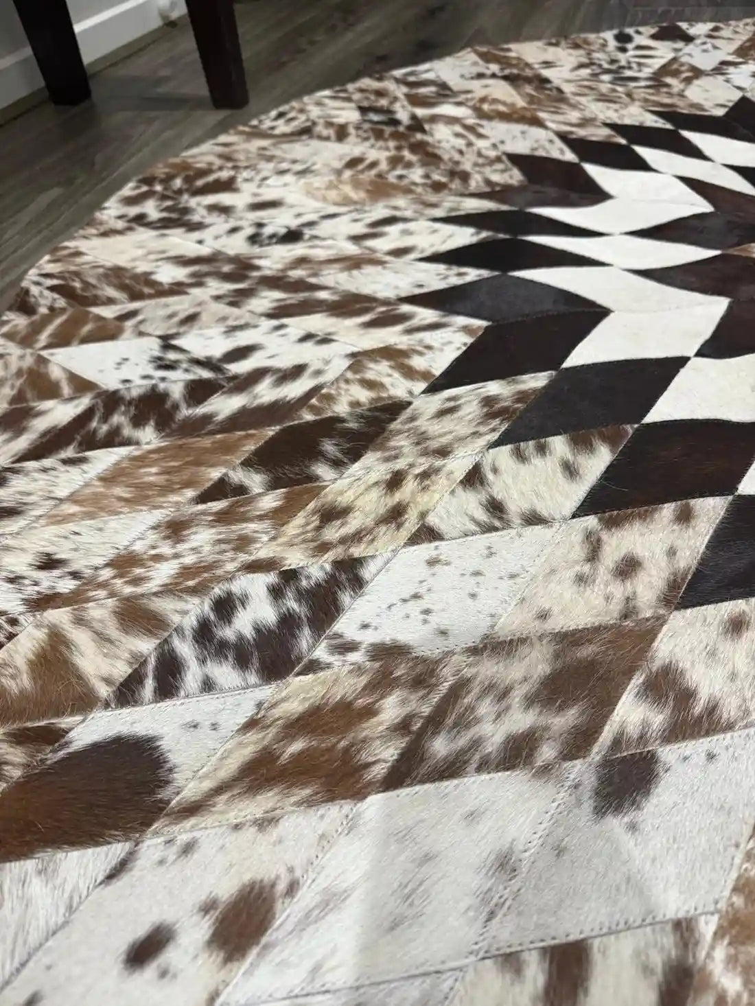 Cowhide Handmade Round Rug – Natural Leather Carpet