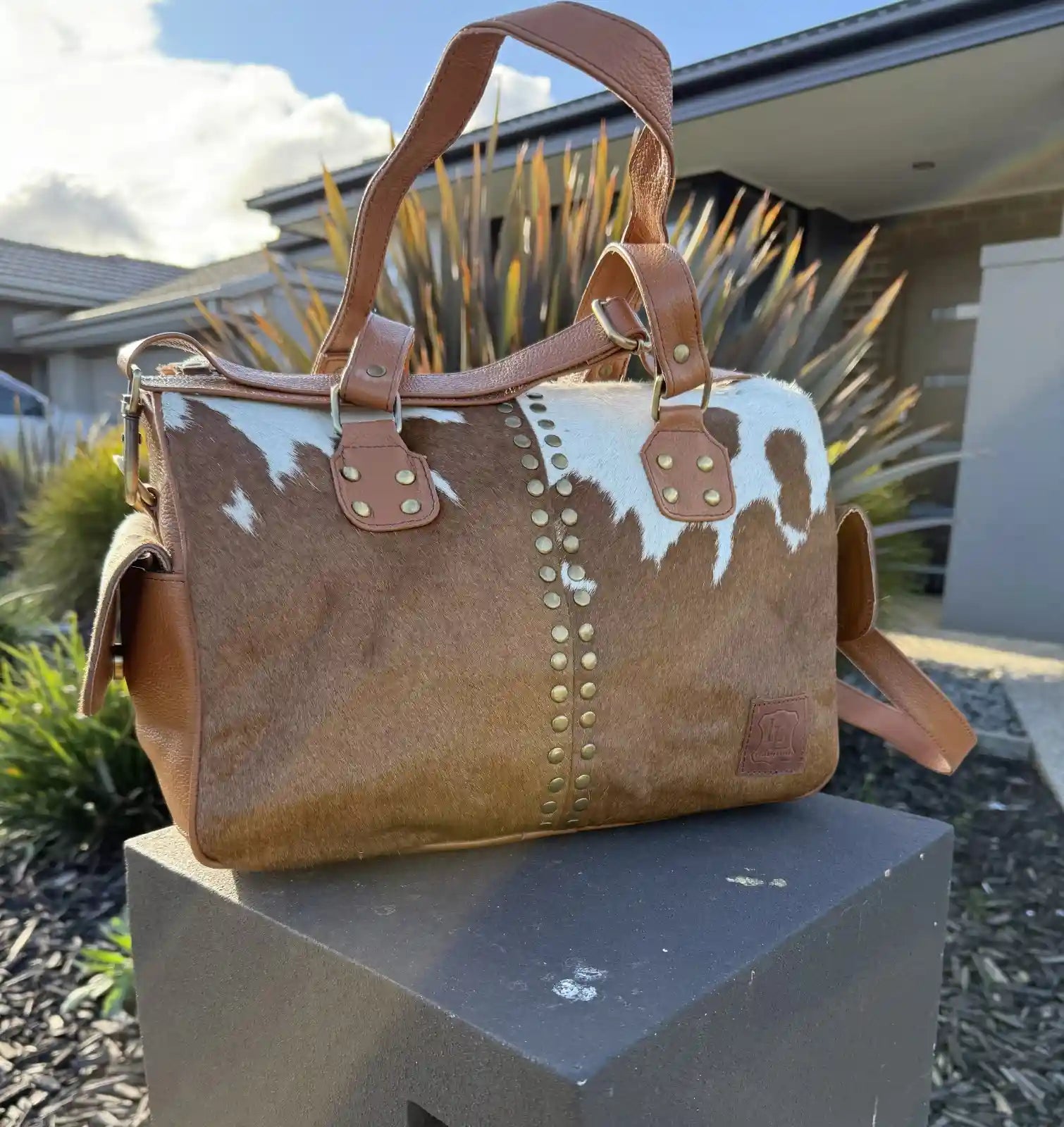 Small Cowhide Duffel Bag – Stylish Travel Bag with Adjustable Shoulder Strap