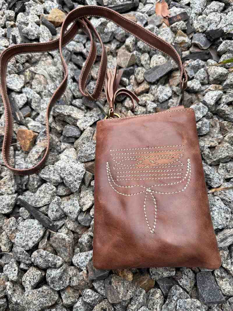 Western Embroidered Cow Leather Mobile Pouch